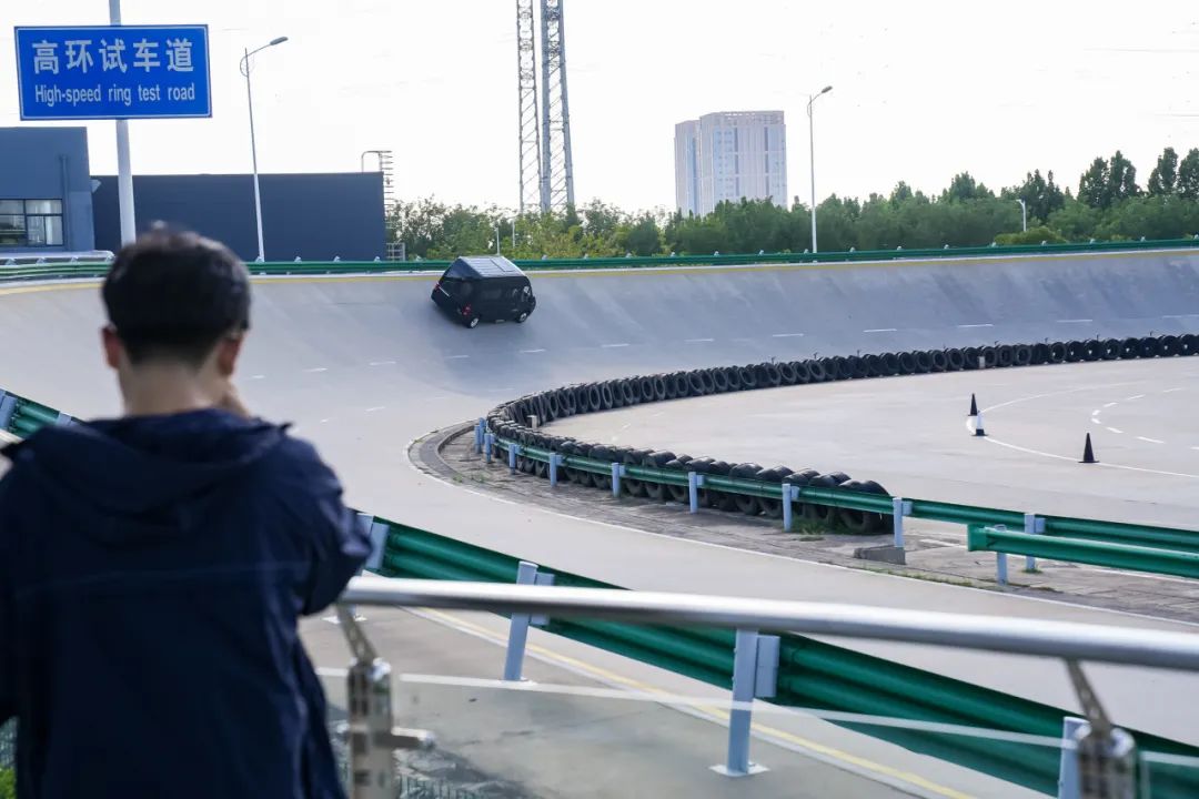 五優(yōu)天駿?電驅(qū)未來丨宇通天駿V6E媒體品鑒圓滿收官 圖片