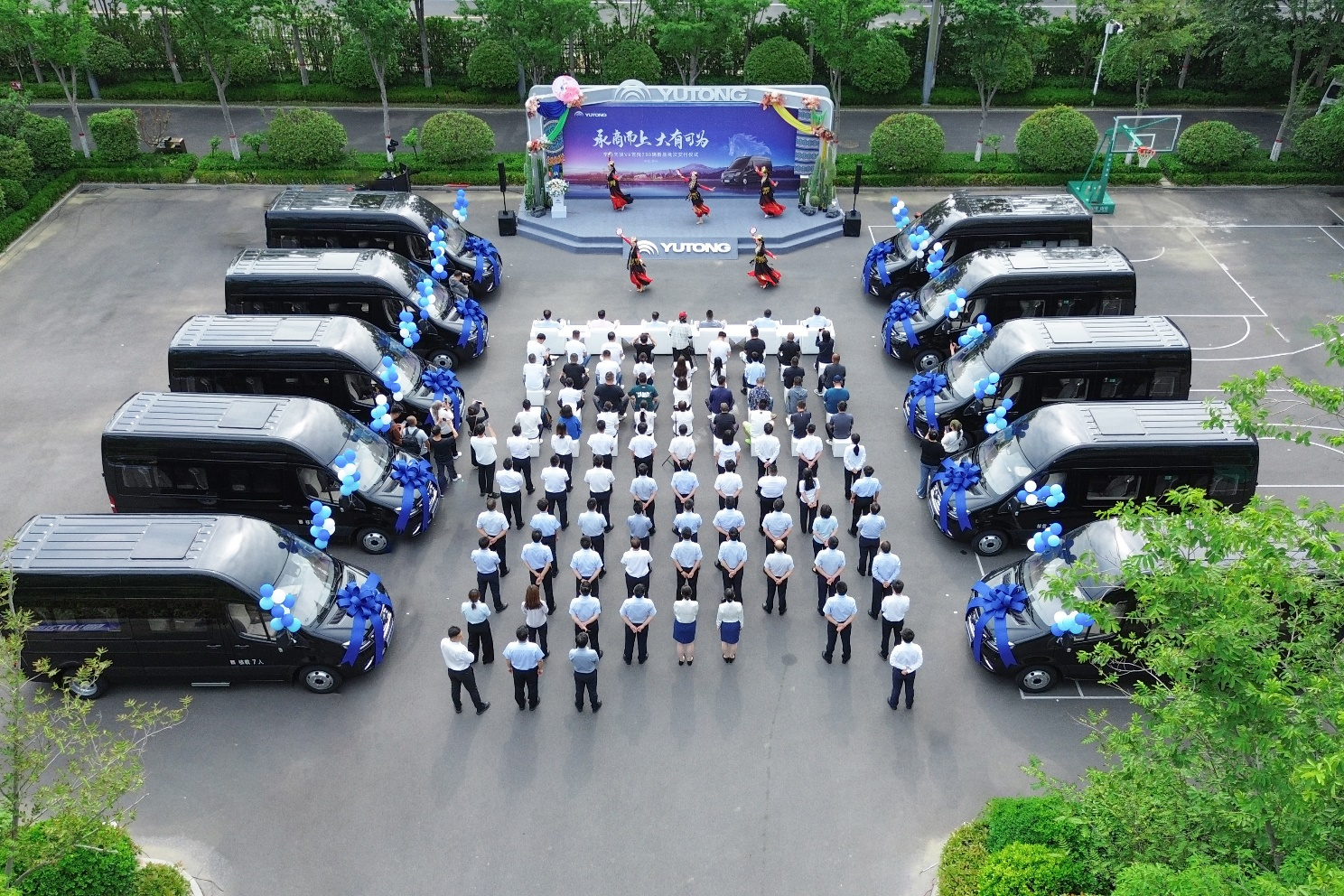  230輛！高端出行新范本！宇通天駿V6 7座新品首發(fā)，批次交付新疆