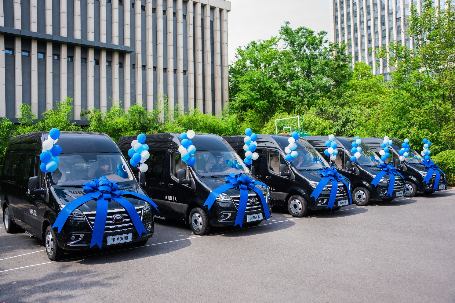  230輛！高端出行新范本！宇通天駿V6 7座新品首發(fā)，批次交付新疆