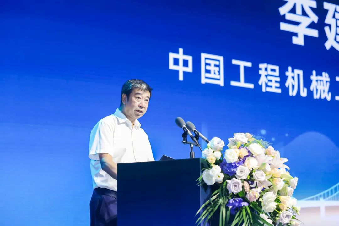 全域上新，創(chuàng)領(lǐng)綠色智慧作業(yè)新時(shí)代，宇通重工煥新啟航