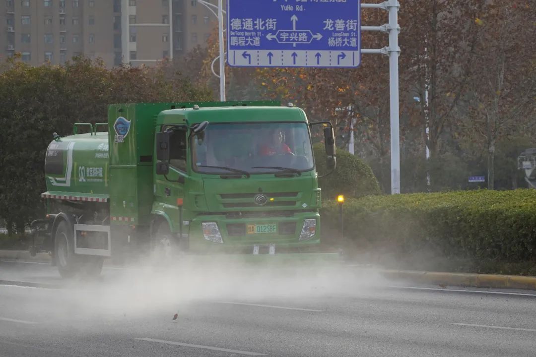 首批10臺(tái)氫能源環(huán)衛(wèi)車在鄭州市經(jīng)開區(qū)“上崗”環(huán)衛(wèi)工作正式邁入氫能源時(shí)代