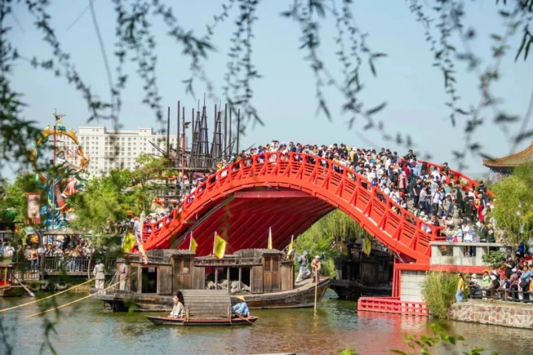 宇通上新季丨大運(yùn)力超能巴士助力旅游經(jīng)濟(jì)一路“繁花”