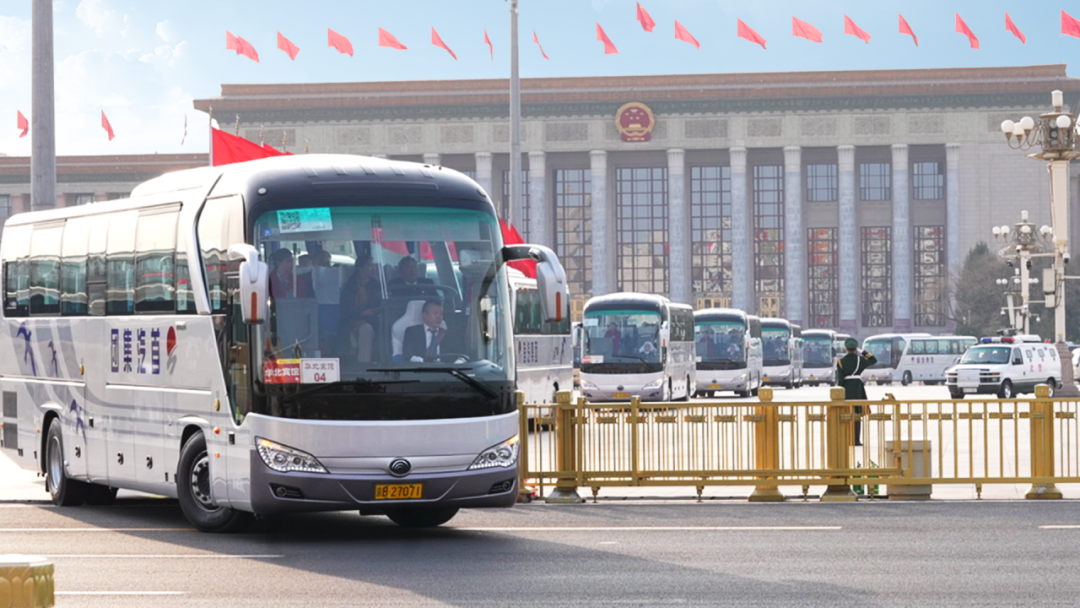 本次兩會唯一高端公商務客車！宇通T7十年鑄就品牌高端之路