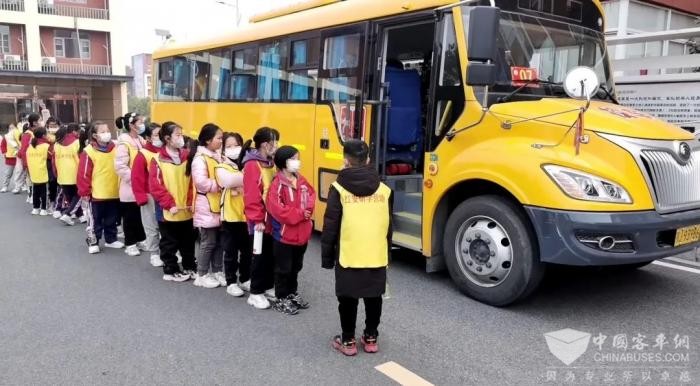 保障孩子的出行安全 宇通助力校車行業(yè)持續(xù)發(fā)展