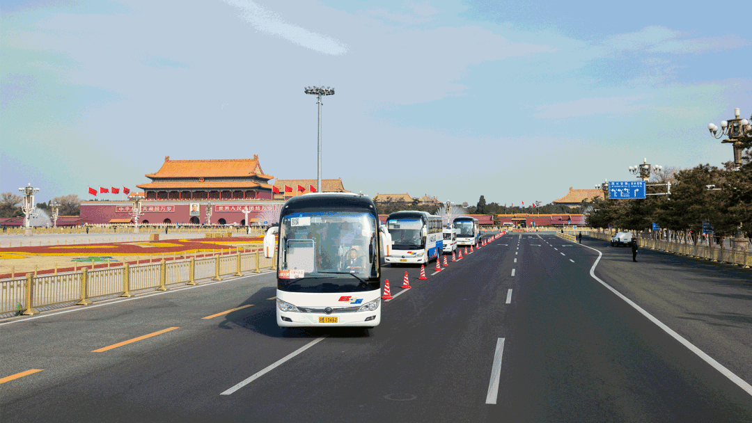 本次兩會唯一高端公商務客車！宇通T7十年鑄就品牌高端之路