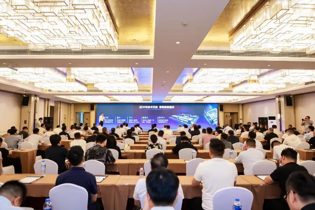 宇通重卡發(fā)布行業(yè)首款礦區(qū)專用純電動(dòng)自卸車