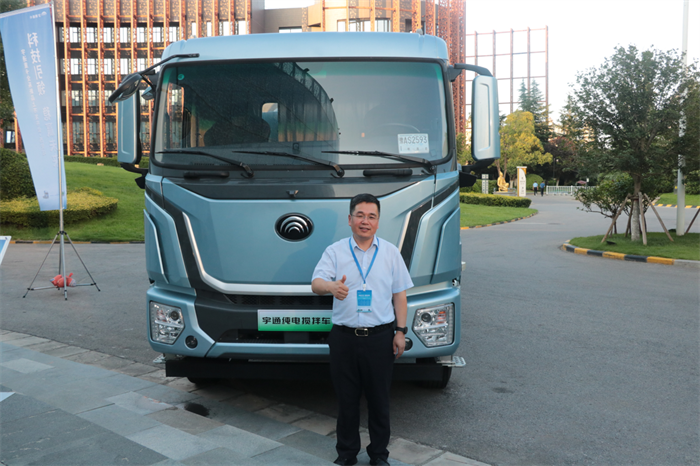 掙錢才是硬道理！宇通純電動攪拌車征服西安龍頭企業(yè)